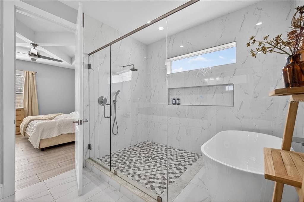 En Venta: $925,000 (4 camas, 3 baños, 2370 Pies cuadrados)