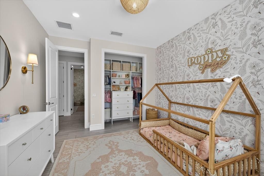 En Venta: $925,000 (4 camas, 3 baños, 2370 Pies cuadrados)