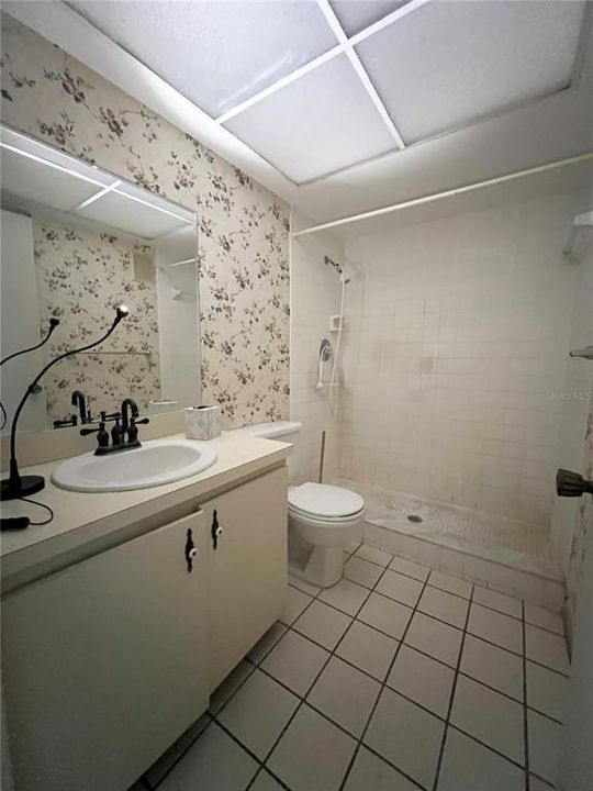 На продажу: $124,900 (2 спален, 2 ванн, 1070 Квадратных фут)