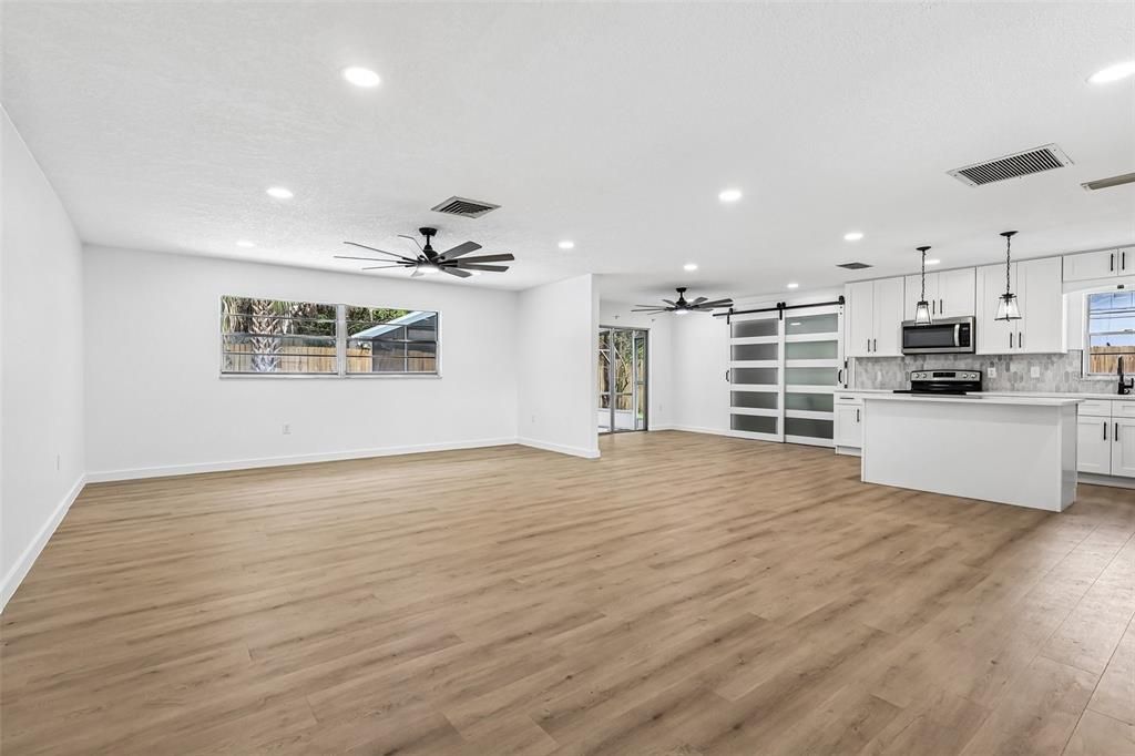 For Sale: $475,000 (4 beds, 2 baths, 1709 Square Feet)