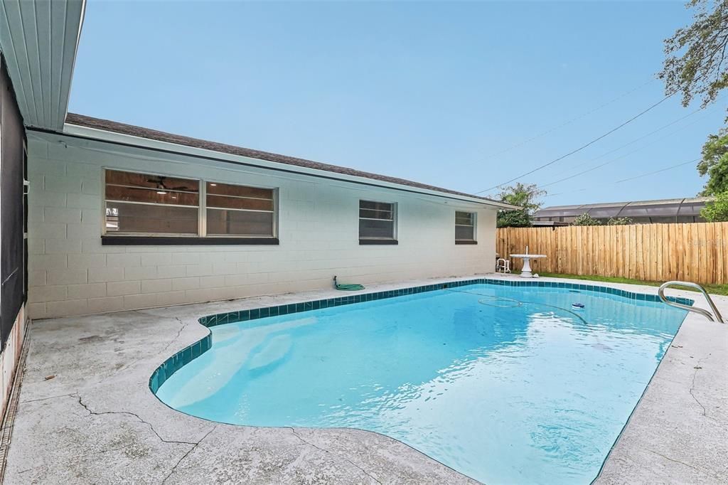 For Sale: $475,000 (4 beds, 2 baths, 1709 Square Feet)