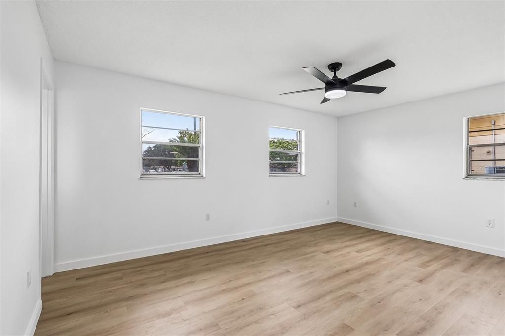 For Sale: $475,000 (4 beds, 2 baths, 1709 Square Feet)
