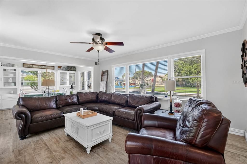 For Sale: $380,000 (4 beds, 2 baths, 1709 Square Feet)