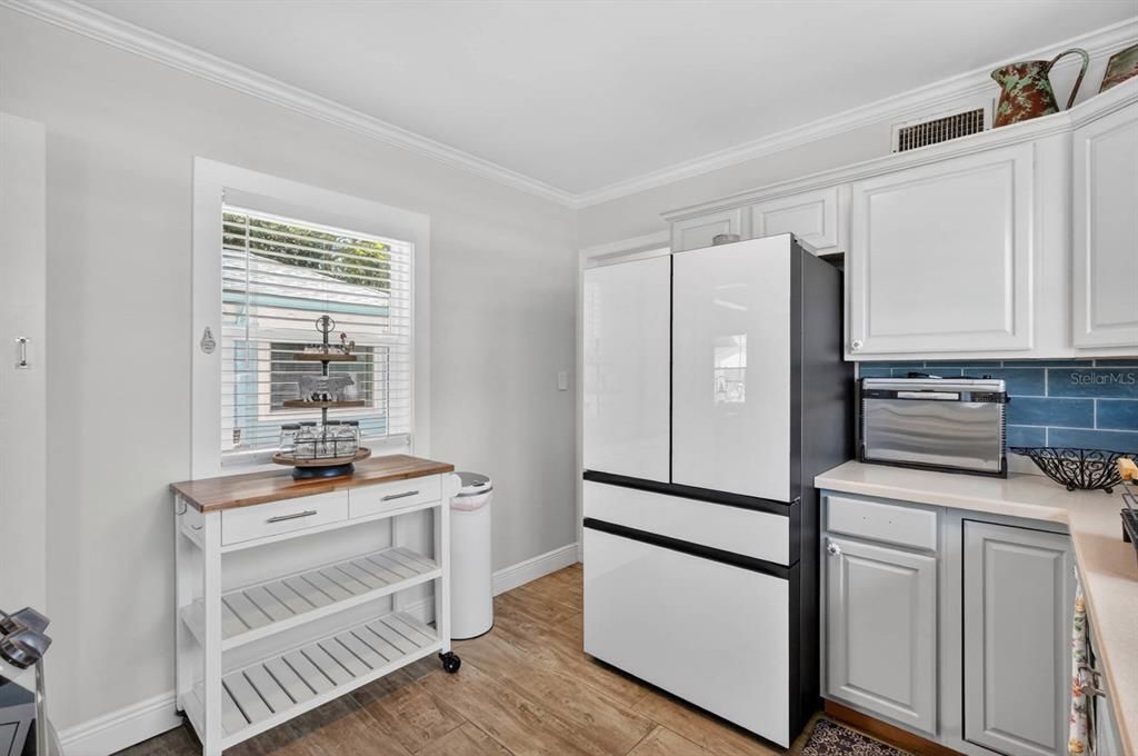For Sale: $380,000 (4 beds, 2 baths, 1709 Square Feet)