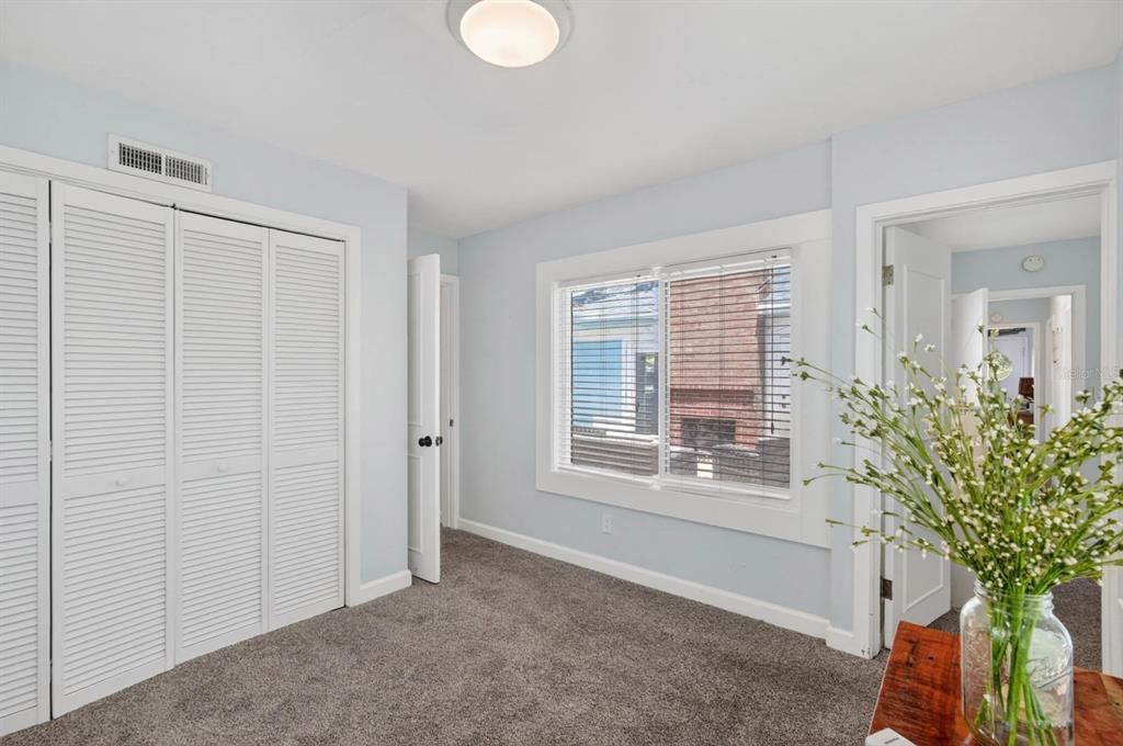 For Sale: $380,000 (4 beds, 2 baths, 1709 Square Feet)