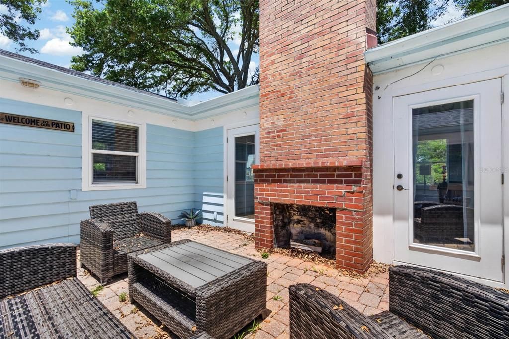 For Sale: $380,000 (4 beds, 2 baths, 1709 Square Feet)
