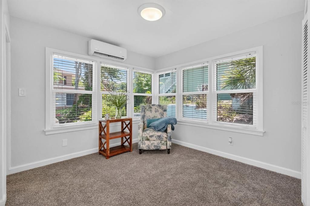 For Sale: $380,000 (4 beds, 2 baths, 1709 Square Feet)