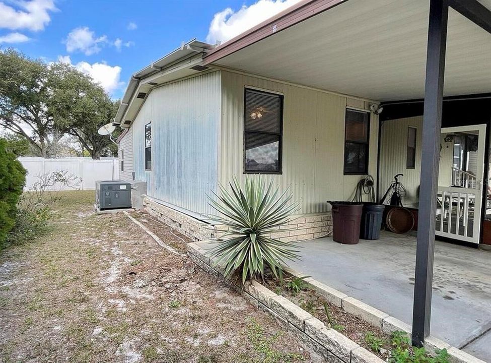For Sale: $97,800 (2 beds, 2 baths, 900 Square Feet)