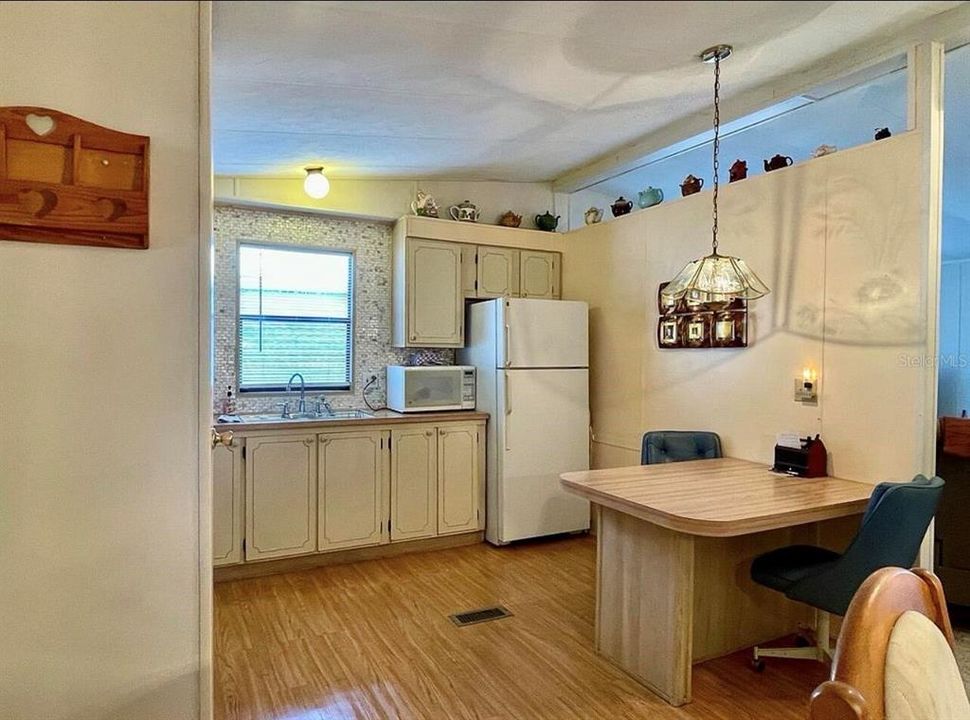For Sale: $97,800 (2 beds, 2 baths, 900 Square Feet)