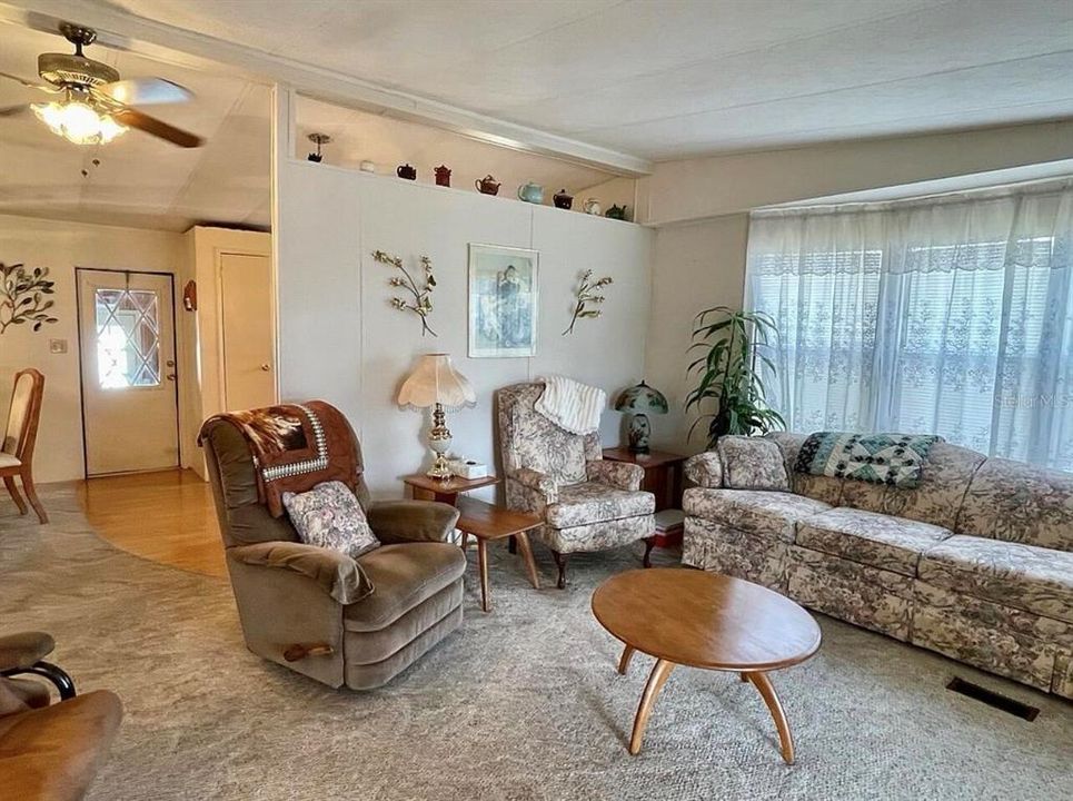 For Sale: $97,800 (2 beds, 2 baths, 900 Square Feet)