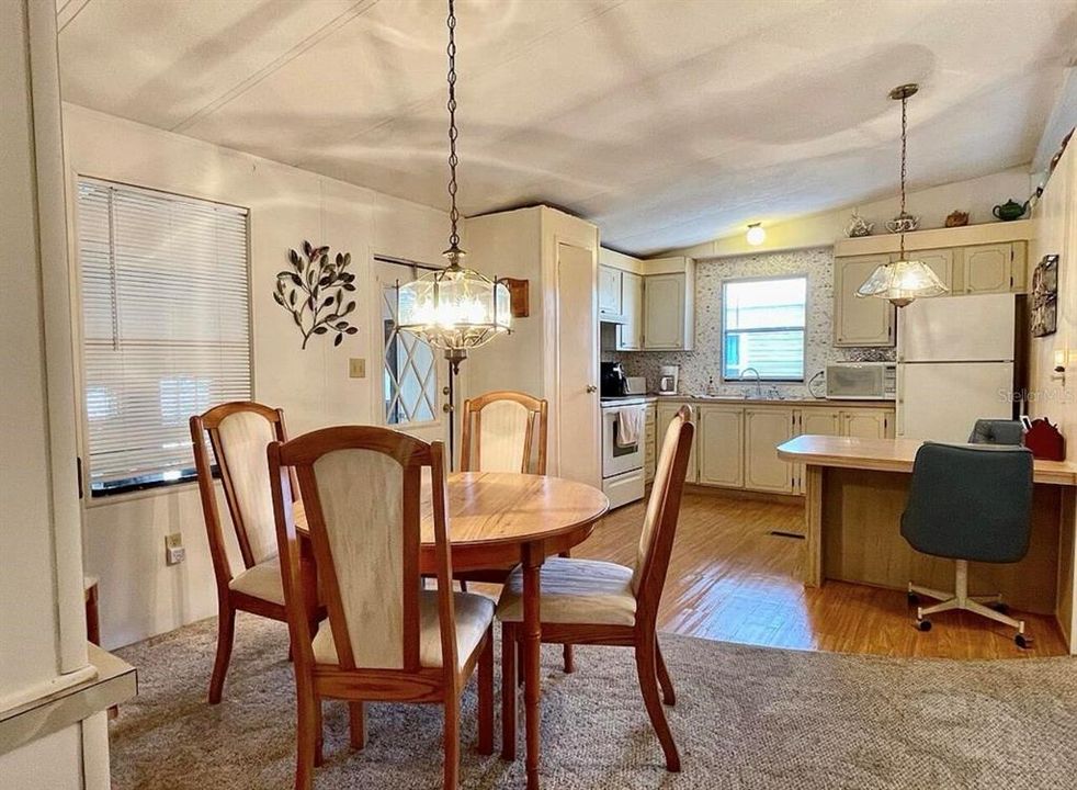 For Sale: $97,800 (2 beds, 2 baths, 900 Square Feet)