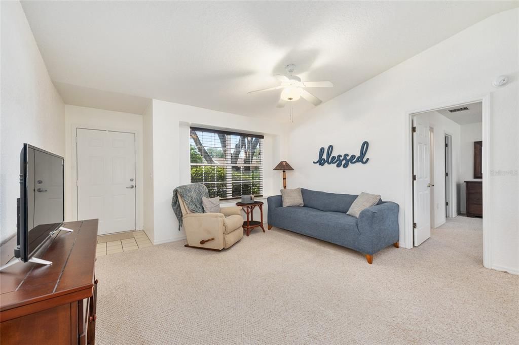 For Sale: $162,900 (2 beds, 2 baths, 1096 Square Feet)