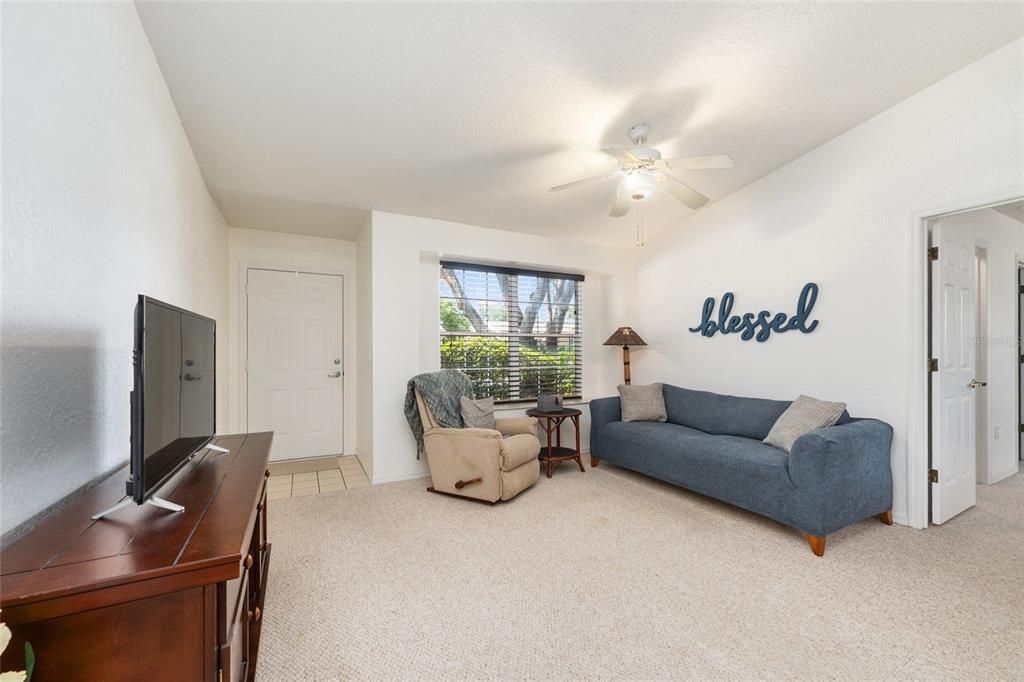 For Sale: $162,900 (2 beds, 2 baths, 1096 Square Feet)