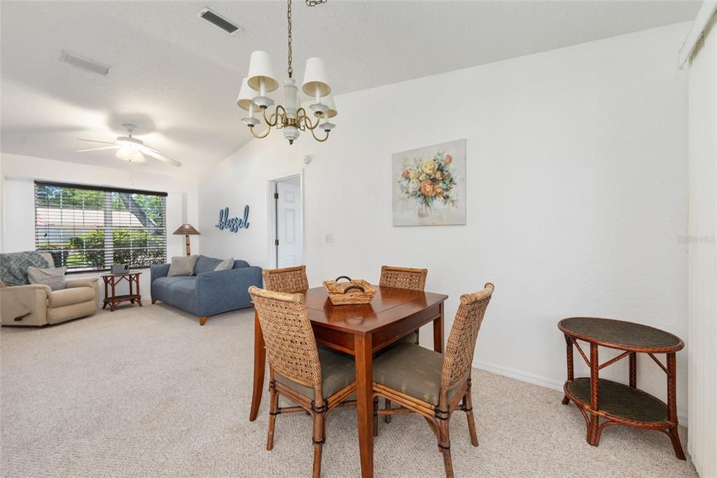 For Sale: $162,900 (2 beds, 2 baths, 1096 Square Feet)