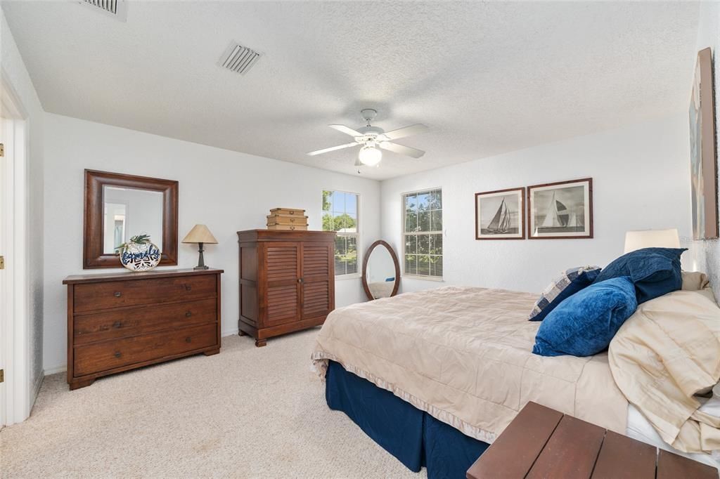 For Sale: $162,900 (2 beds, 2 baths, 1096 Square Feet)