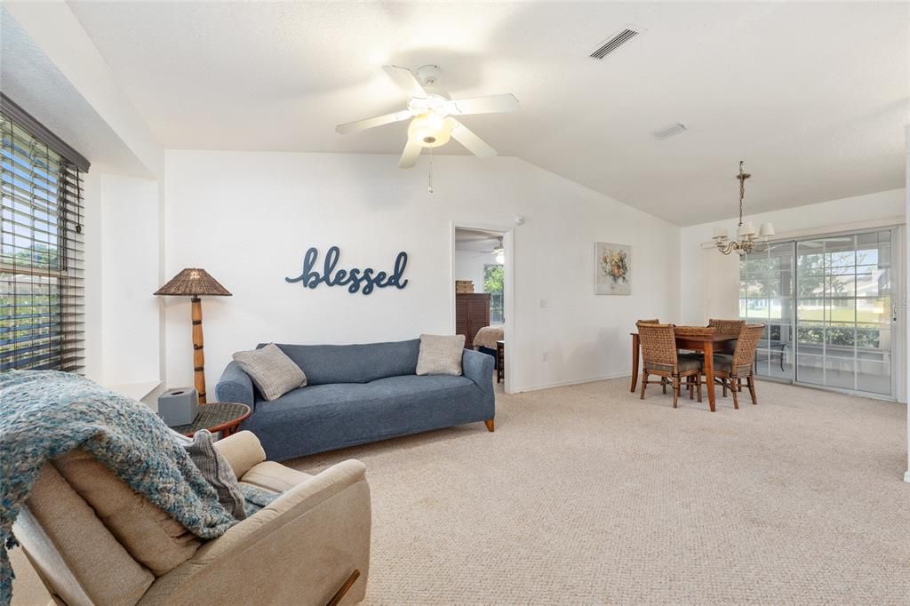 For Sale: $162,900 (2 beds, 2 baths, 1096 Square Feet)