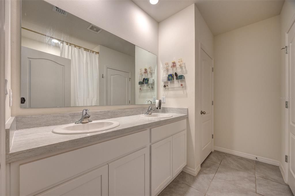 En Venta: $325,000 (3 camas, 2 baños, 1649 Pies cuadrados)