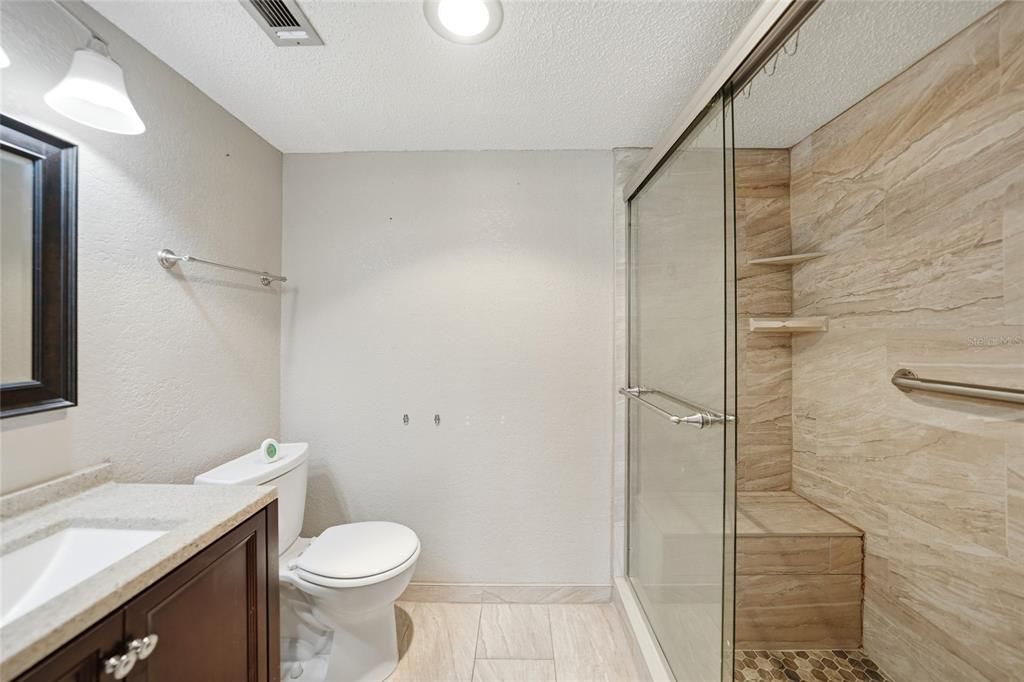 На продажу: $69,900 (2 спален, 2 ванн, 919 Квадратных фут)