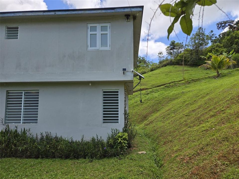 For Sale: $250,000 (4 beds, 3 baths, 1432 Square Feet)