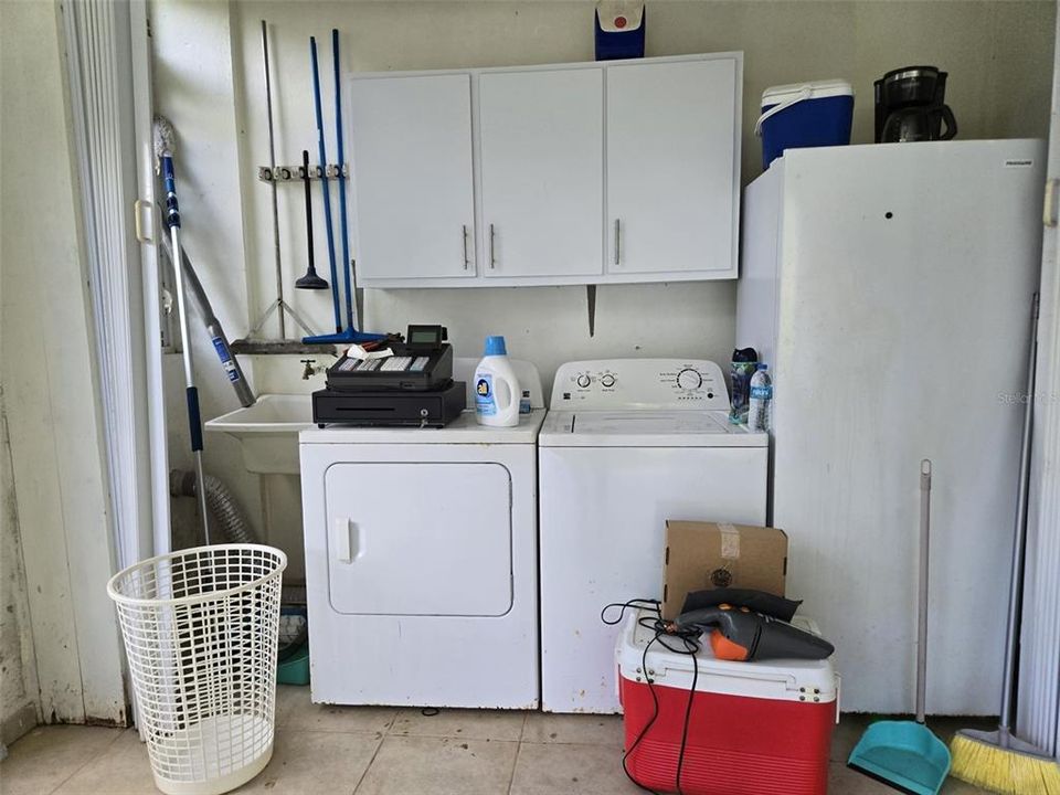 For Sale: $250,000 (4 beds, 3 baths, 1432 Square Feet)