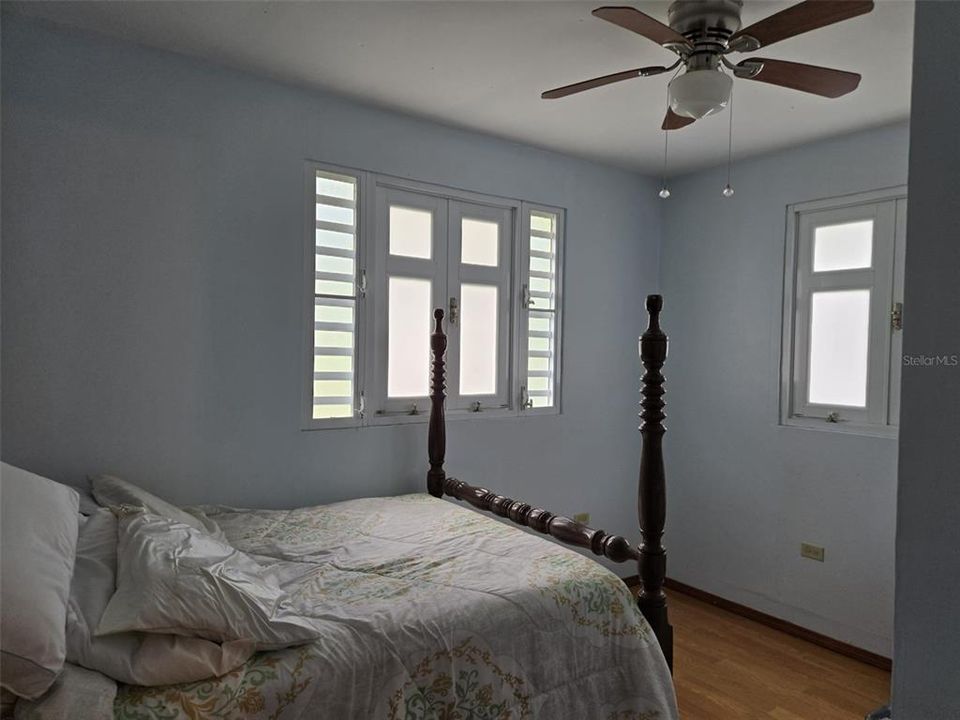 For Sale: $250,000 (4 beds, 3 baths, 1432 Square Feet)