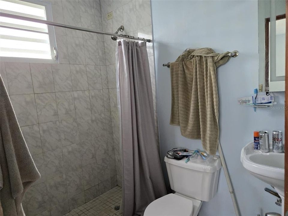 For Sale: $250,000 (4 beds, 3 baths, 1432 Square Feet)