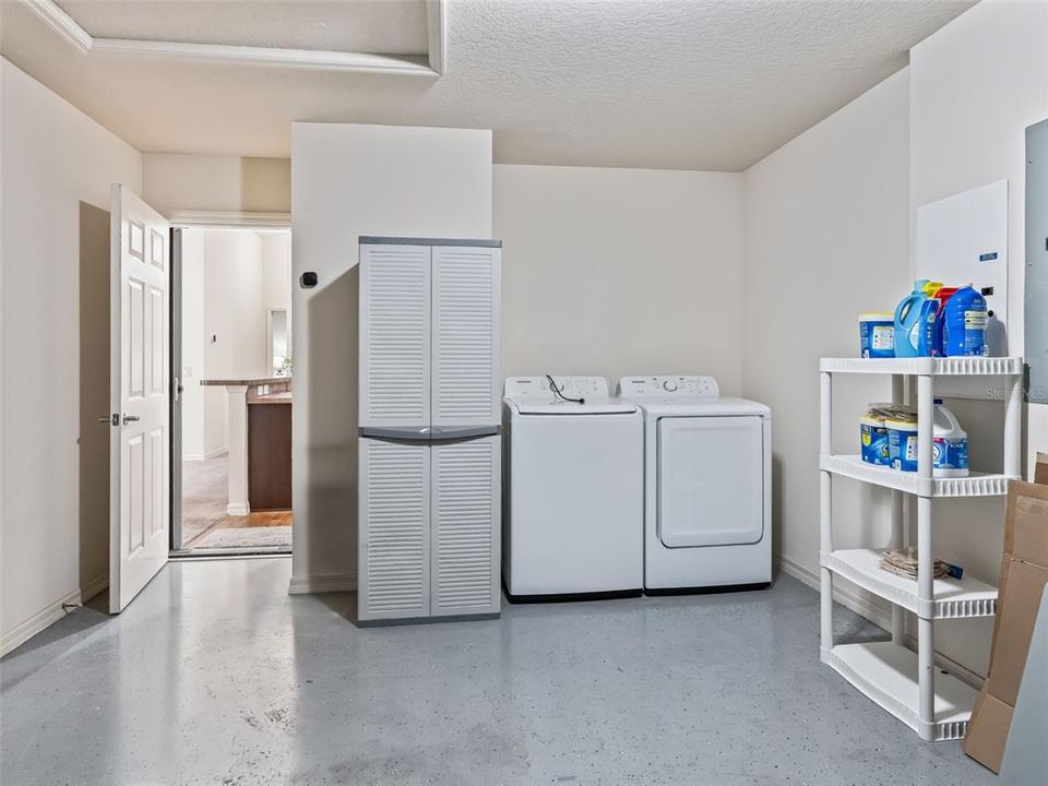На продажу: $289,900 (2 спален, 2 ванн, 1156 Квадратных фут)
