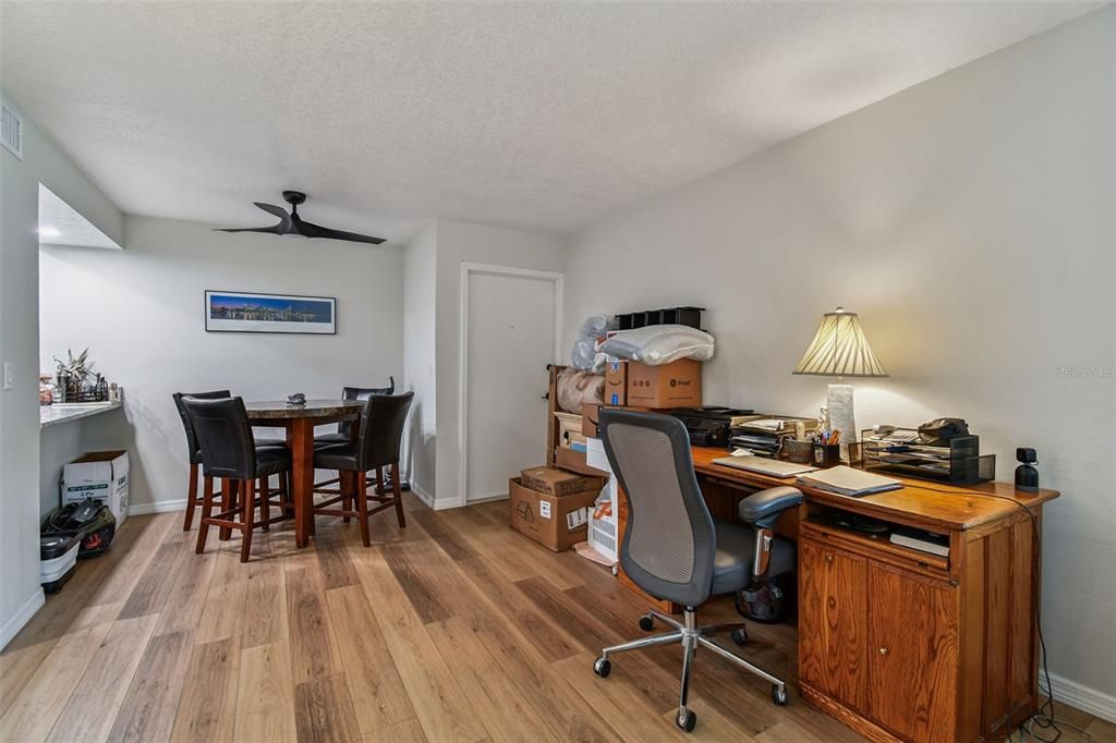 For Sale: $165,000 (2 beds, 1 baths, 813 Square Feet)