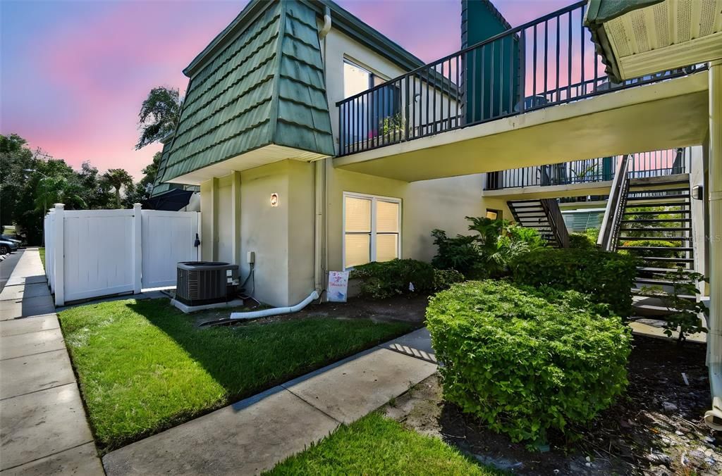 For Sale: $165,000 (2 beds, 1 baths, 813 Square Feet)