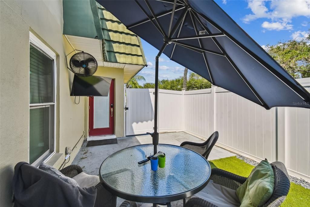 For Sale: $165,000 (2 beds, 1 baths, 813 Square Feet)