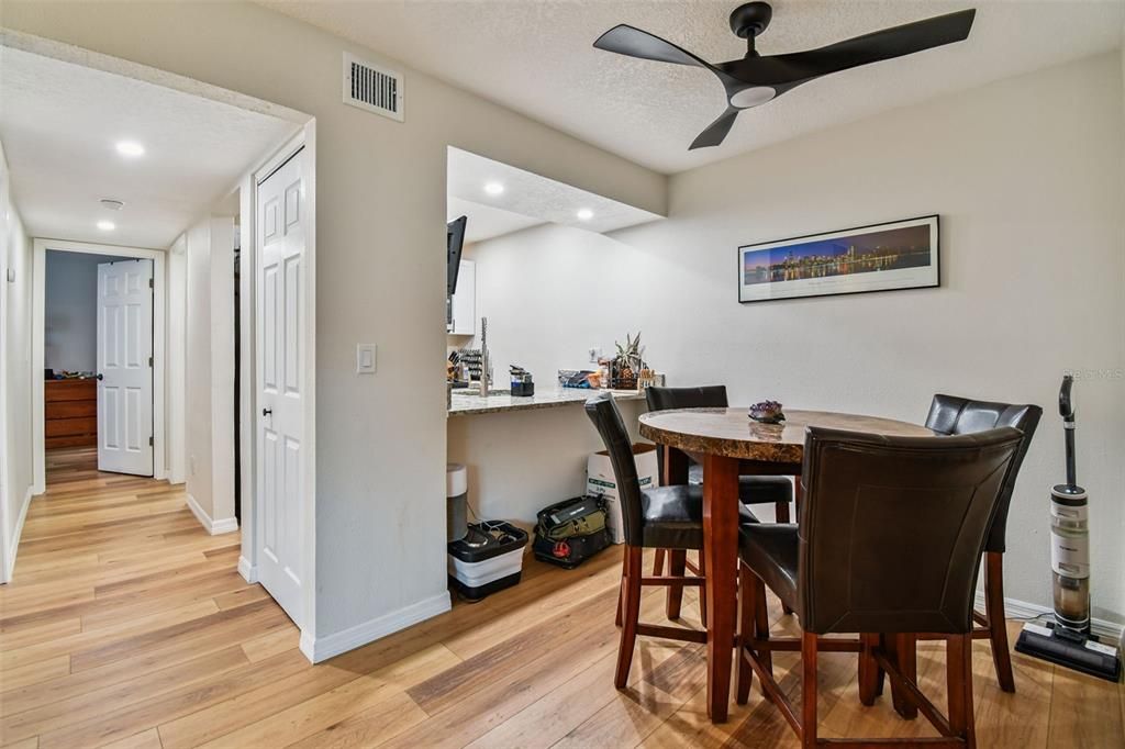 For Sale: $165,000 (2 beds, 1 baths, 813 Square Feet)