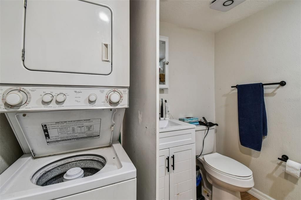 For Sale: $165,000 (2 beds, 1 baths, 813 Square Feet)