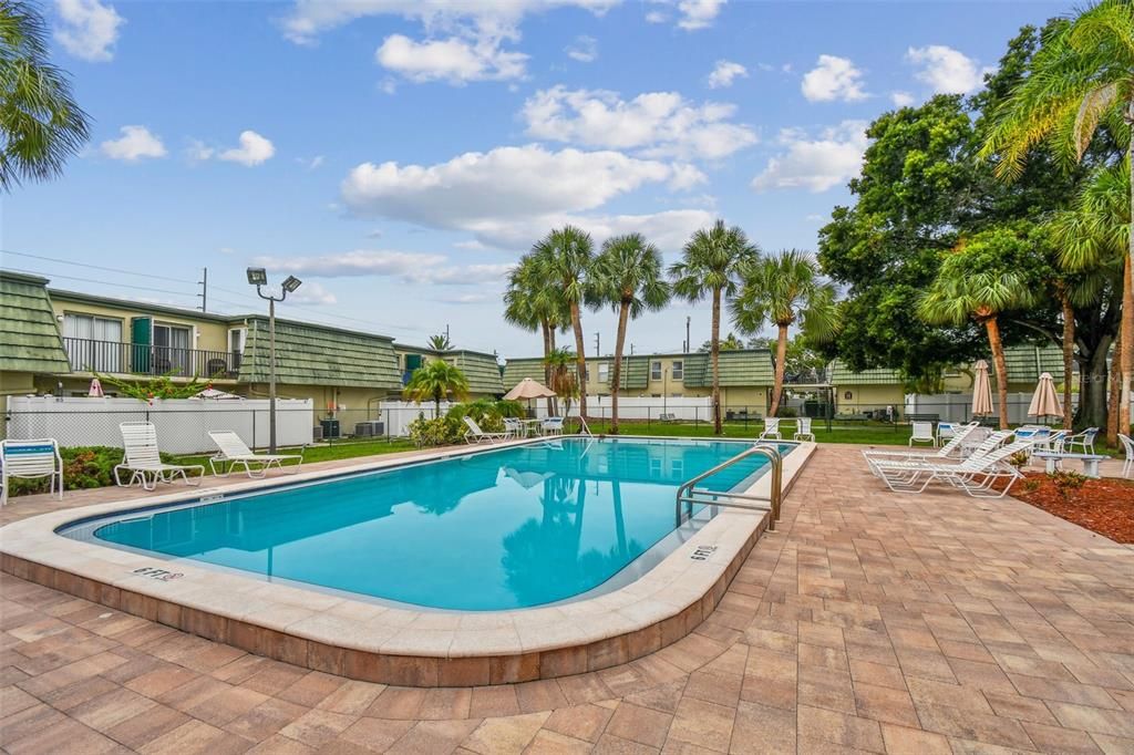 For Sale: $165,000 (2 beds, 1 baths, 813 Square Feet)