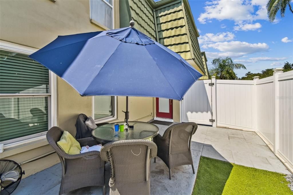 For Sale: $165,000 (2 beds, 1 baths, 813 Square Feet)