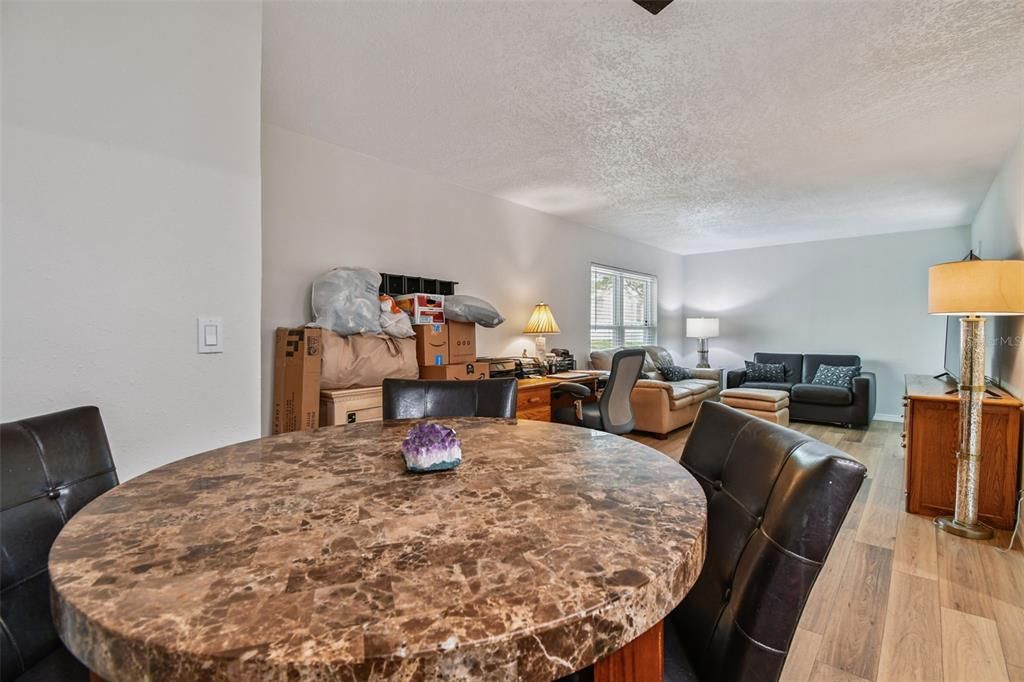 For Sale: $165,000 (2 beds, 1 baths, 813 Square Feet)
