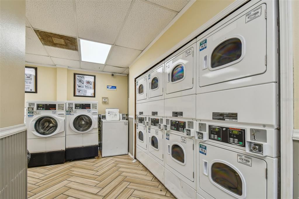 For Sale: $165,000 (2 beds, 1 baths, 813 Square Feet)
