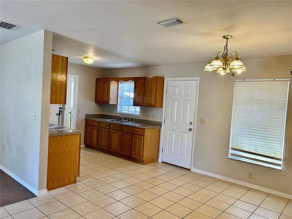For Sale: $255,000 (3 beds, 2 baths, 1450 Square Feet)