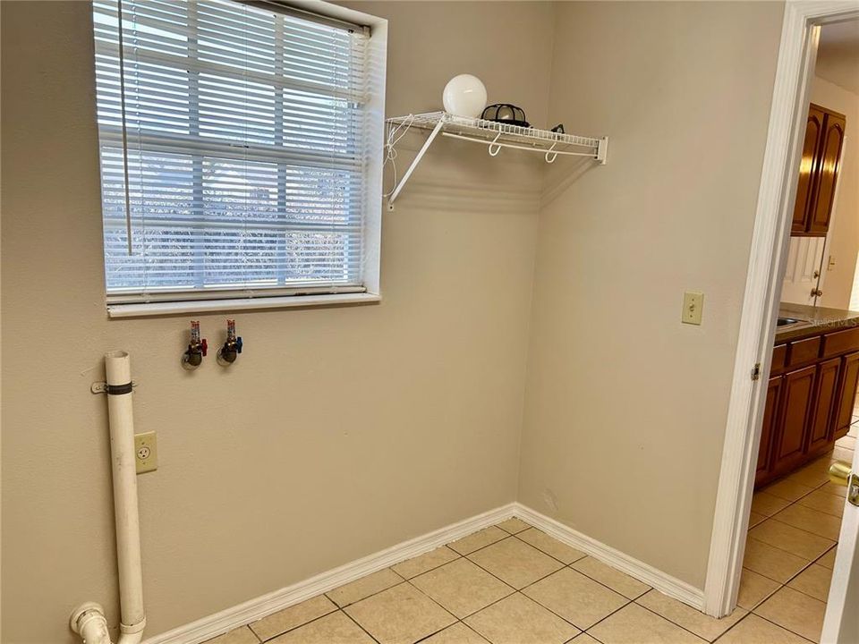 For Sale: $255,000 (3 beds, 2 baths, 1450 Square Feet)