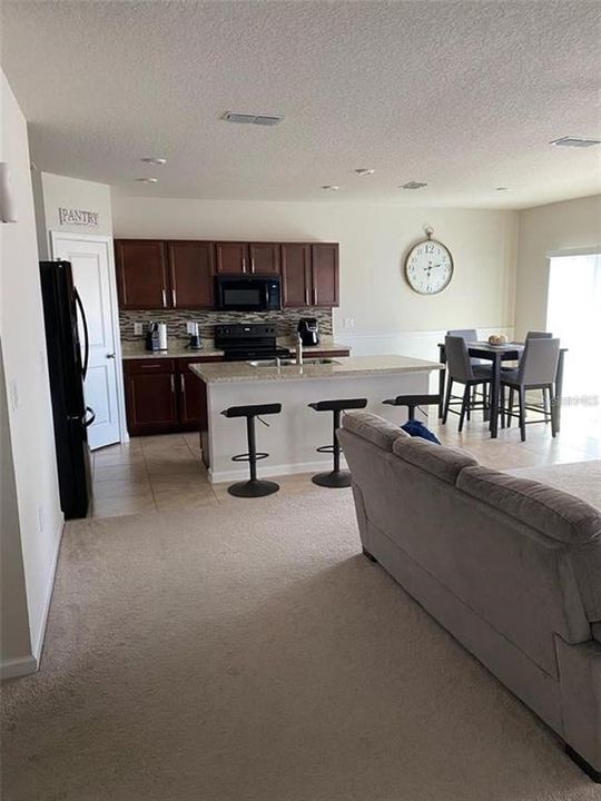 For Sale: $301,000 (3 beds, 2 baths, 1450 Square Feet)