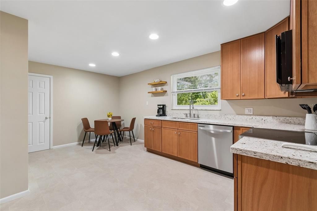 Active With Contract: $399,900 (3 beds, 2 baths, 1901 Square Feet)