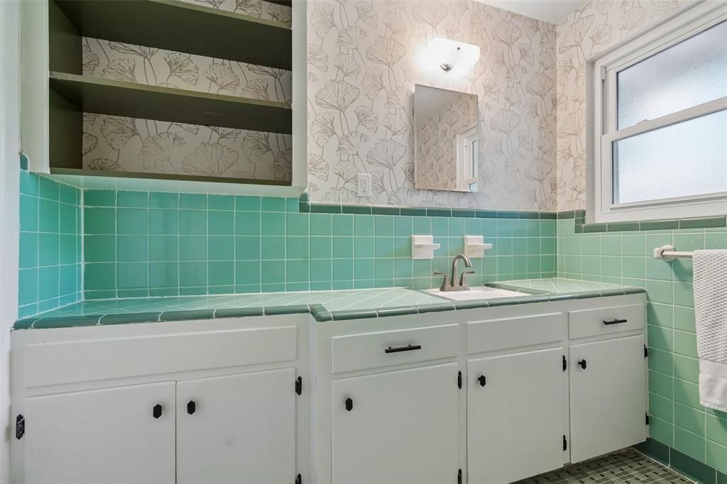 Active With Contract: $399,900 (3 beds, 2 baths, 1901 Square Feet)