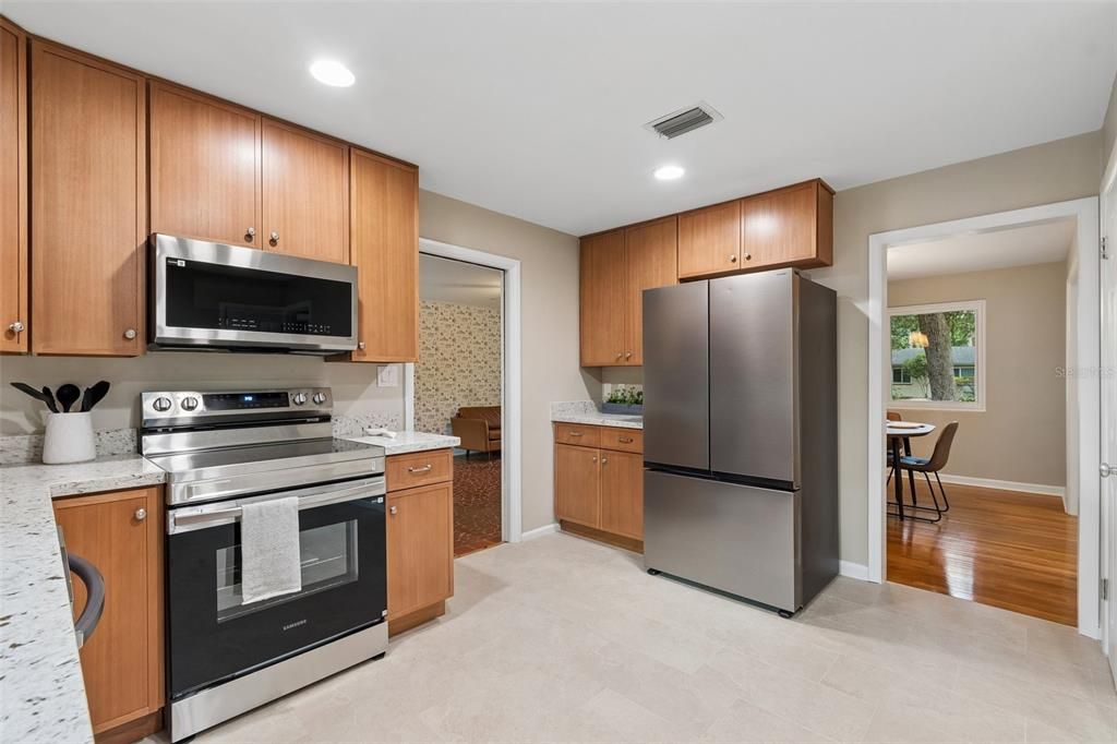 Active With Contract: $399,900 (3 beds, 2 baths, 1901 Square Feet)