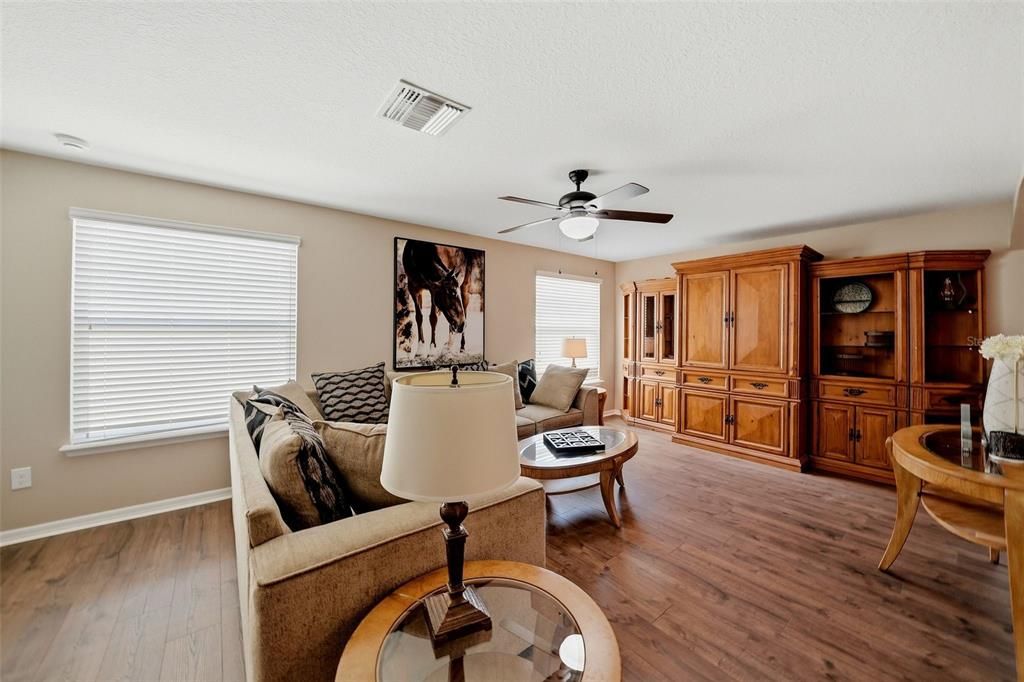 For Sale: $699,000 (5 beds, 4 baths, 3576 Square Feet)