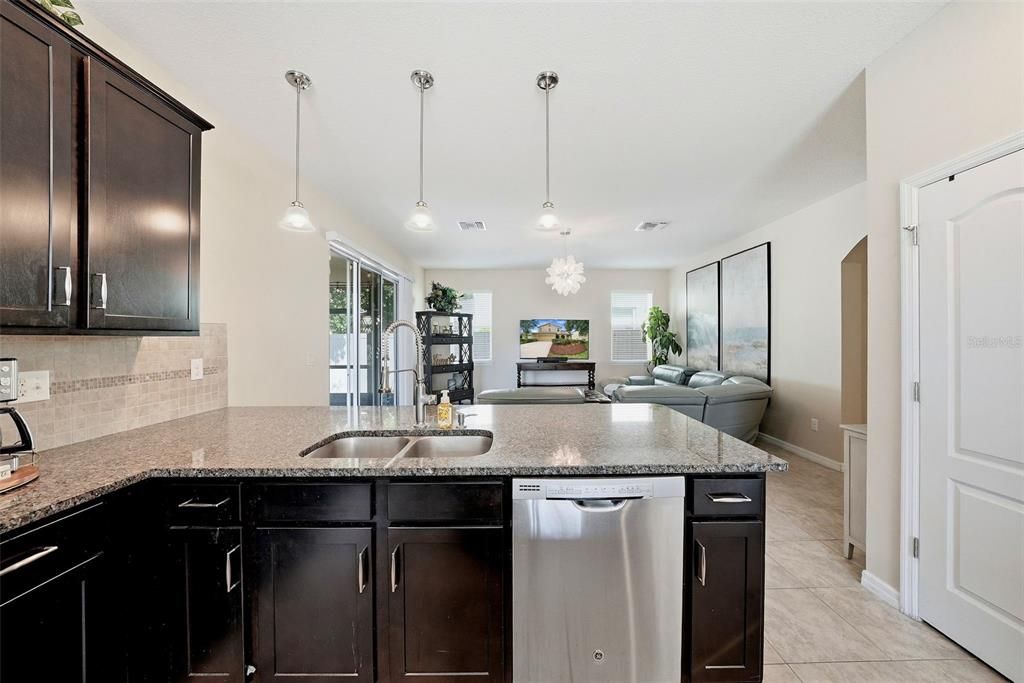 For Sale: $699,000 (5 beds, 4 baths, 3576 Square Feet)