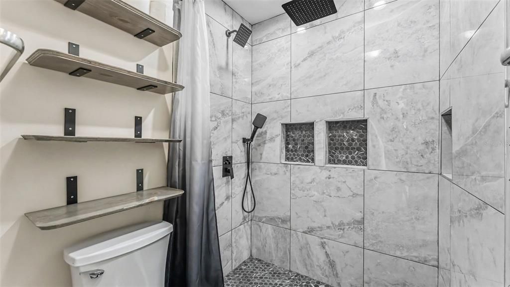 Под контрактом: $325,000 (4 спален, 2 ванн, 1737 Квадратных фут)