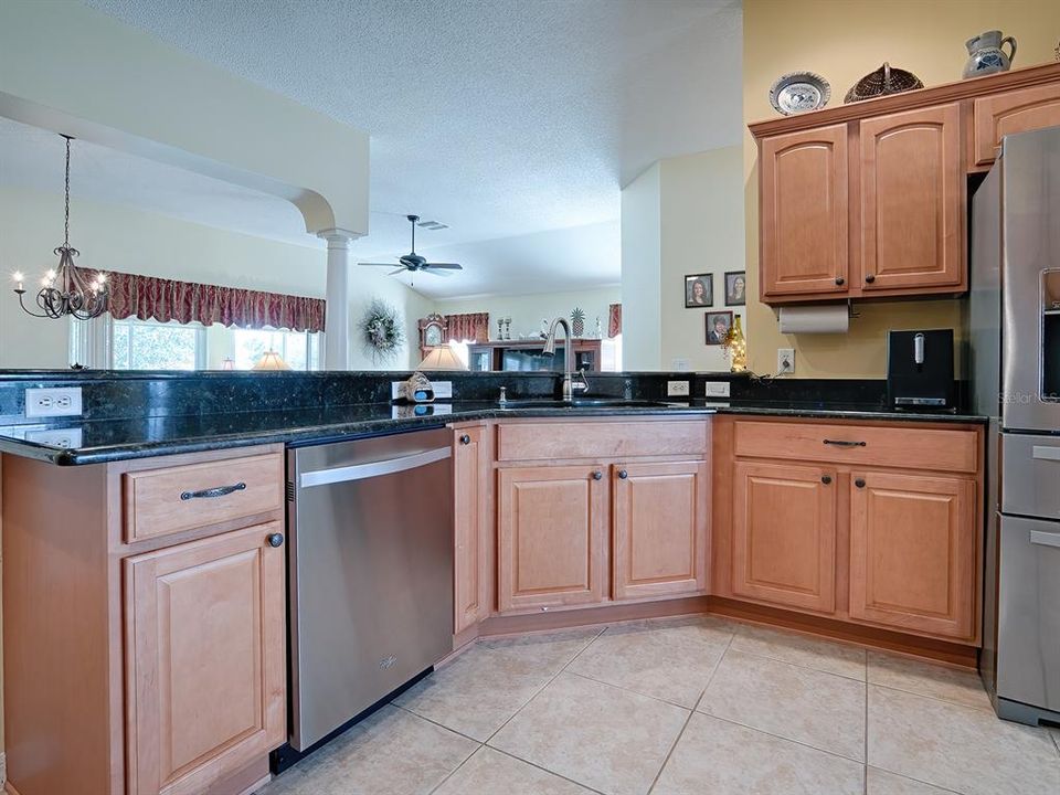 En Venta: $465,000 (3 camas, 2 baños, 2179 Pies cuadrados)