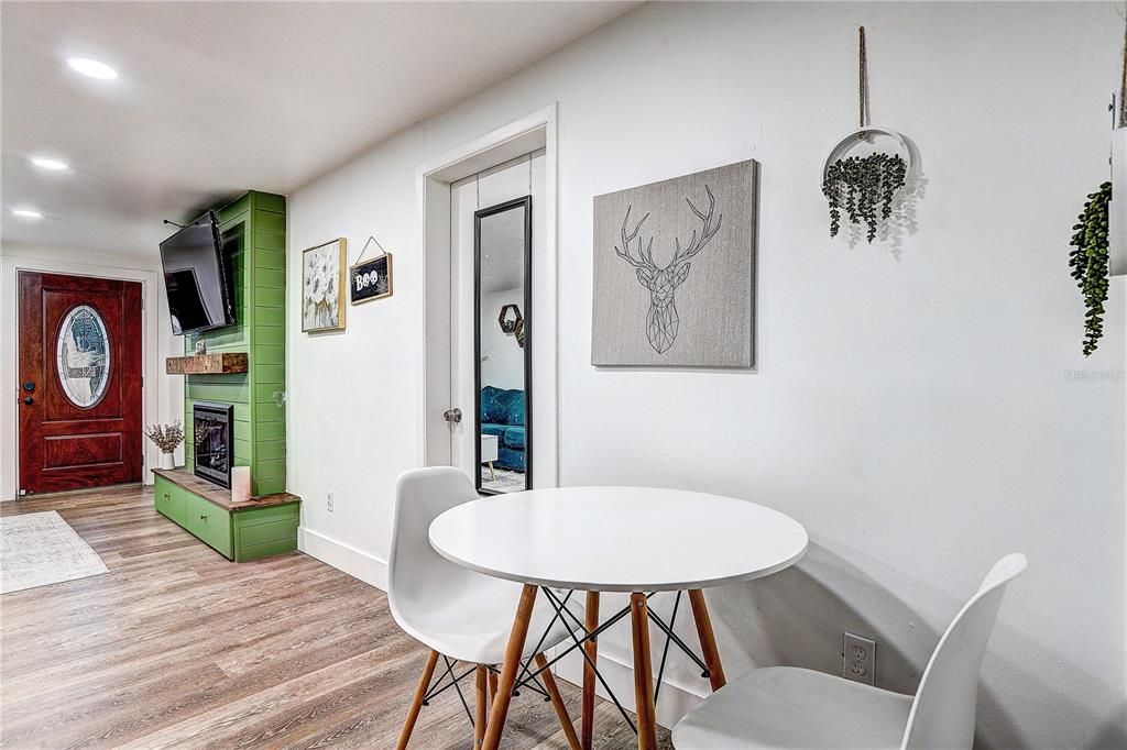 For Sale: $299,900 (3 beds, 1 baths, 1189 Square Feet)