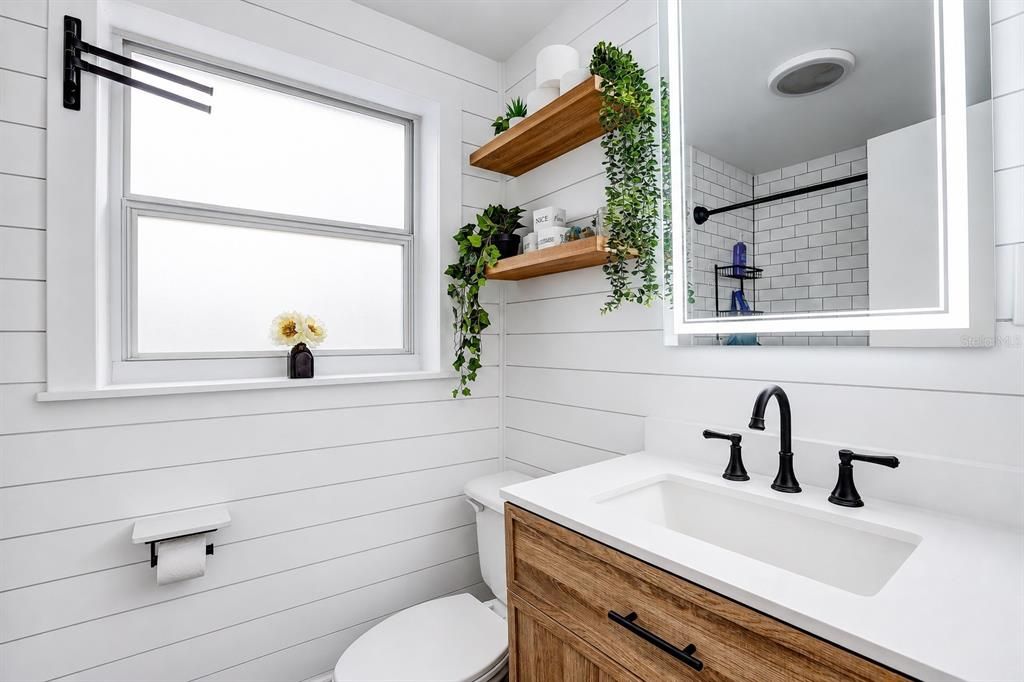 For Sale: $299,900 (3 beds, 1 baths, 1189 Square Feet)