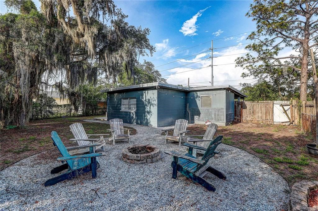 For Sale: $299,900 (3 beds, 1 baths, 1189 Square Feet)