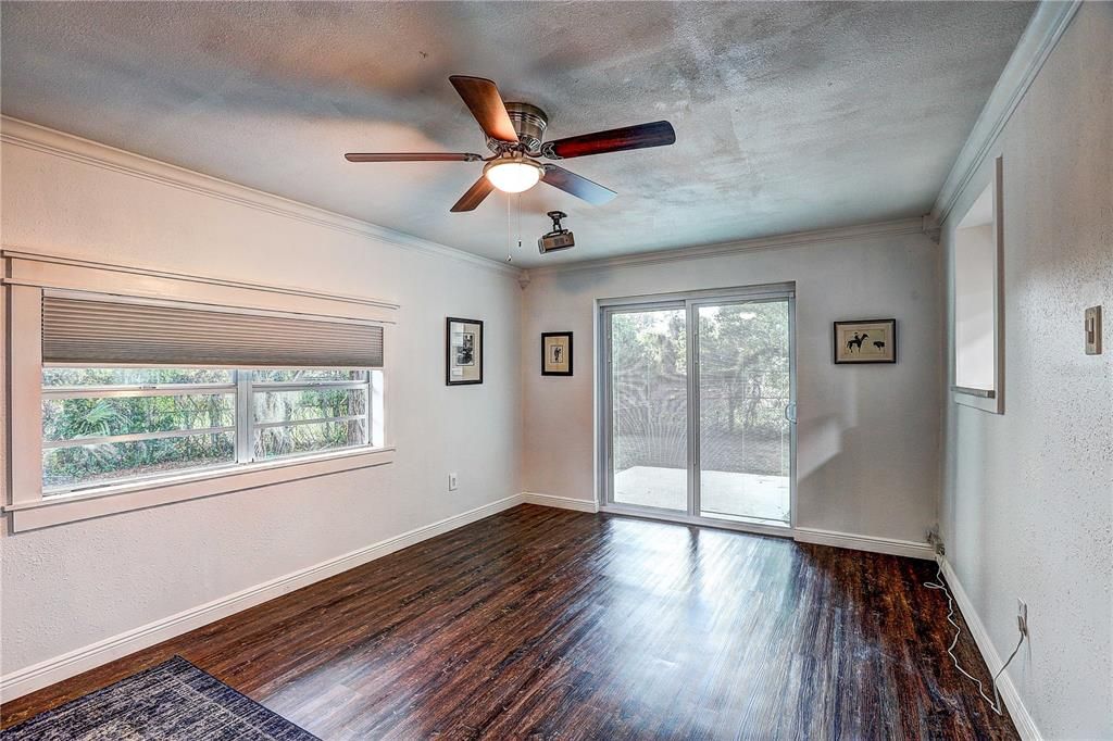 For Sale: $299,900 (3 beds, 1 baths, 1189 Square Feet)